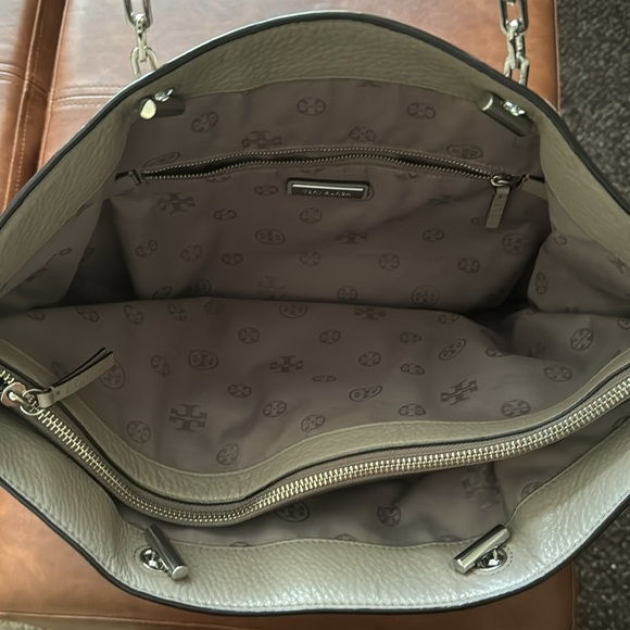 TORY BURCH Frida Pebbled Bag - Picture 5 of 6